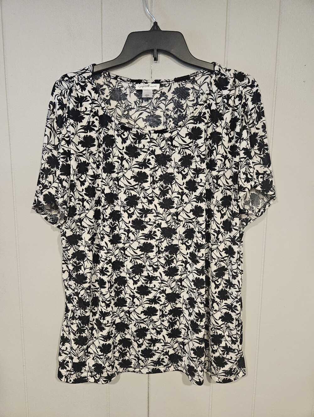 Jaclyn Smith Women’s XXL Black White Floral Short Sleeve Round Neck Blouse Top
